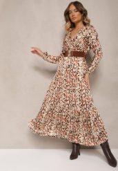 Brązowa Kopertowa Sukienka z Falbankami Ozdobiona Paskiem z Klamrą Rinnessa. Brązowe sukienki damskie Renee, bez wzorów, eleganckie, bez ramiączek. W wyprzedaży za 107.99 zł.
