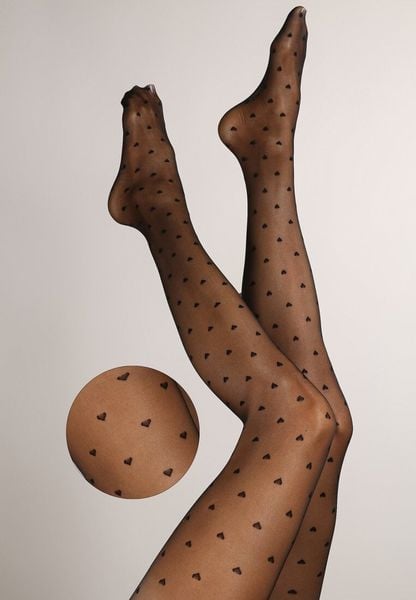 Czarne Rajstopy Modelujące w Serduszka 20 DEN Felione. Czarne bielizna korygująca Renee, bez wzorów. Za 14.99 zł.