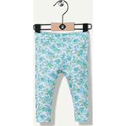 Legginsy w kolorze turkusowo-białym. Legginsy dziewczęce marki FOUGANZA. W wyprzedaży za 22.95 zł.