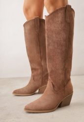 Jasnobrązowe Gładkie Kozaki Kowbojki z Imitacji Zamszu na Stożkowym Obcasie Karelia. Brązowe kozaki damskie Born2be, z jeansu, bez obcasa, na obcasie, bez zapięcia. Za 199.99 zł.