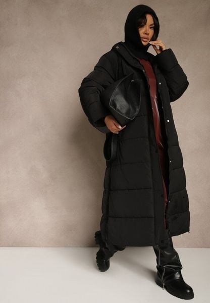 Czarna Długa Kurtka Zimowa z Pikowanymi Przeszyciami Kapturem i Suwakami Mevanesa. Czarne kurtki damskie Renee, na zimę, plus size, bez wzorów, z jeansu. Za 279.99 zł.