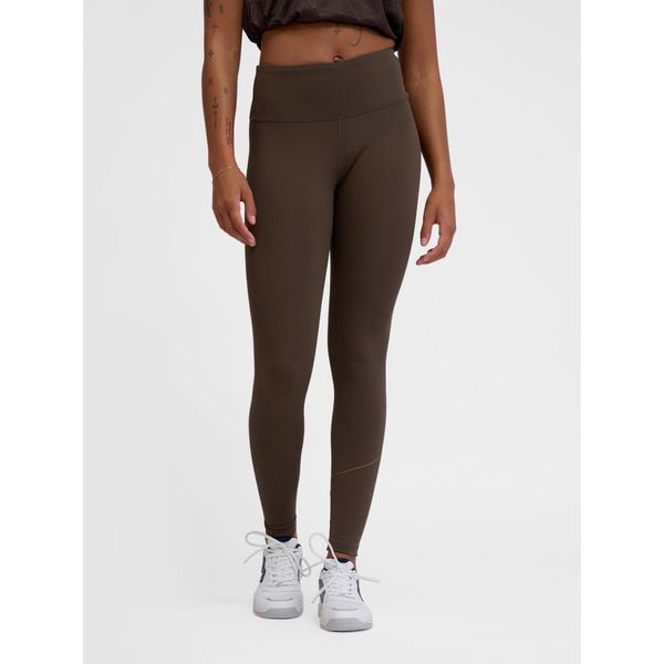 Legginsy court femme Hummel Court. Brązowe legginsy damskie Hummel, bez wzorów. Za 254.50 zł.