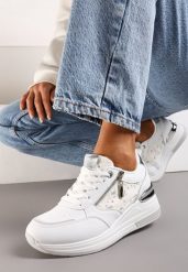 Biało-Srebrne Sneakersy na Koturnie z Ozdobną Wstawką z Suwakiem i Sznurowaniem Dastas. Białe obuwie sportowe damskie Renee, z jeansu, bez zapięcia. Za 89.99 zł.