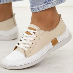 Beżowe skórzane półbuty damskie T.Sokolski 8260. Brązowe półbuty damskie Sokolski, na jesień, bez wzorów, z jeansu, z okrągłym noskiem, bez obcasa, na płaskiej podeszwie, bez zapięcia. Za 299.00 zł.