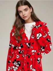 Szlafrok i ręcznik Myszka Miki - czerwony. Czerwone szlafroki damskie Sinsay, bez wzorów, bez kaptura. Za 89.99 zł.