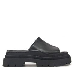 Klapki Michael Kors. Czarne klapki damskie Michael Kors, bez wzorów, bez obcasa, bez zapięcia. Za 489.99 zł.