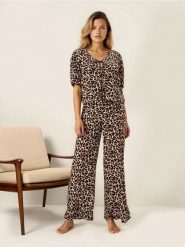 Wiskozowa piżama dwuczęściowa w panterkę - wielobarwny. Piżamy damskie Sinsay, bez wzorów, z wiskozy, bez ramiączek. Za 59.99 zł.