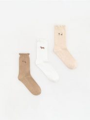 Skarpetki z haftem 3 pack - brązowy. Brązowe skarpetki damskie Reserved, bez wzorów. Za 39.99 zł.
