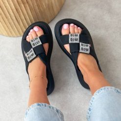 Czarne klapki damskie na platformie Potocki 16347. Czarne klapki damskie POTOCKI, z aplikacjami, ze skóry, bez obcasa, na platformie, bez zapięcia. W wyprzedaży za 131.12 zł.