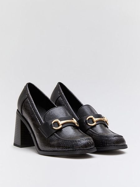 Bellucci Czółenka w kolorze czarnym rozmiar: 39. Czarne czółenka damskie Bellucci, bez wzorów, bez obcasa. Za 118.01 zł.