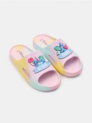 Klapki Lilo & Stitch - wielobarwny. Klapki damskie Sinsay, bez wzorów, bez obcasa, bez zapięcia. Za 39.99 zł.