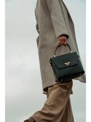 Christian Laurier Skórzana torebka "Yasmin" w kolorze czarnym - 22 x 19 x 10 cm rozmiar: onesize. Czarne torebki klasyczne damskie Christian Laurier, z materiału, przez ramię, bez dodatków. Za 326.99 zł.