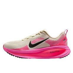 Nike Vomero 18 Sail Hyper Pink. Czerwone obuwie sportowe damskie Nike, z meshu, bez zapięcia, do biegania. Za 695.58 zł.