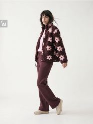 Spodnie dresowe flare - czerwony. Czerwone spodnie sportowe damskie Sinsay, l, bez wzorów, z dresówki. Za 39.99 zł.