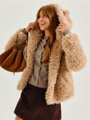 Kurtka teddy z kapturem z uszkami - beżowy. Brązowe kurtki damskie Sinsay, l, bez wzorów, z kapturem. Za 119.99 zł.