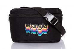 SASZETKA WRANGLER 80´S BUMBAG BLACK W0Y08U501 112125830. Czarne nerki i saszetki damskie Wrangler, bez wzorów. W wyprzedaży za 39.99 zł.