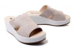 IGI&CO 16679 11 panna, klapki damskie. Brązowe klapki damskie IGI&CO, bez wzorów, ze skóry, bez obcasa, na koturnie, bez zapięcia. Za 139.95 zł.
