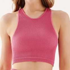 Bezszwowy top damski z dekoltem halter rib rose. Czerwone koszulki sportowe damskie Gabriella, l, bez wzorów, z dzianiny, bez ramiączek. Za 69.60 zł.
