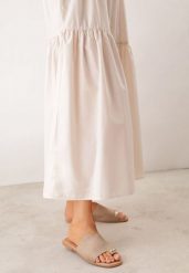 Ciemnobeżowe Klapki VICES na Płaskiej Podeszwie z Paskiem na Palec i Aplikacją Oriphite. Brązowe klapki damskie Born2be, z aplikacjami, z jeansu, bez obcasa, na płaskiej podeszwie, bez zapięcia. Za 69.99 zł.