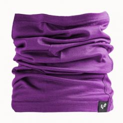 Komin trekkingowy wielofunkcyjny 100% wełny Merino. Fioletowe kominy damskie WOOLONA, bez wzorów, z wełny. W wyprzedaży za 99.00 zł.