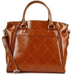 Elegancki kuferek ze skóry naturalnej DAN-A T255 camel. Brązowe kuferki damskie DAN-A, ze skóry, bez dodatków. Za 369.99 zł.