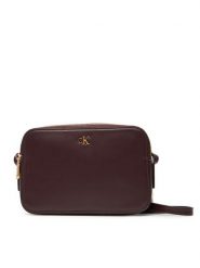 Calvin Klein Torebka Ck Camera Bag LV04F3173G Bordowy. Czerwone listonoszki damskie Calvin Klein, bez wzorów, ze skóry, bez dodatków. Za 269.99 zł.