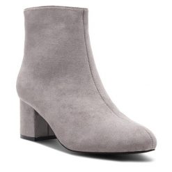 Botki Jenny Fairy. Szare botki damskie Jenny Fairy, bez obcasa, na słupku, bez zapięcia. Za 129.99 zł.