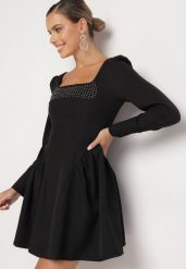 Czarna Sukienka Rozkloszowana z Kwadratowym Dekoltem Enarel. Czarne sukienki damskie Born2be, z aplikacjami, eleganckie, bez ramiączek. W wyprzedaży za 152.99 zł.