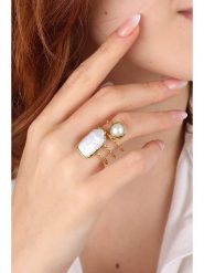 Pierres delicates Pozłacany pierścionek z masą perłową rozmiar: onesize. Białe pierścionki damskie Pierres delicates, z perłą, pozłacane. Za 74.46 zł.