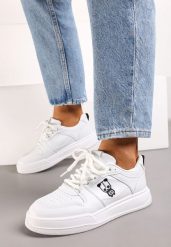 Białe Sneakersy z Ekoskóry na Grubej Podeszwie z Naszywką i Sznurowaniem Irveta. Białe obuwie sportowe damskie Born2be, bez zapięcia. Za 89.99 zł.