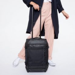 Torba podróżna Eastpak Tranverz S. Czarne torby podróżne Eastpak, bez wzorów, z materiału, duże. Za 763.20 zł.