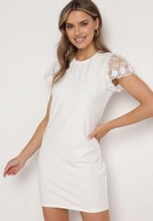Biała Dopasowana Sukienka z Koronkowym Rękawkiem Cidariana. Białe sukienki damskie Born2be, bez wzorów, z koronki, eleganckie, bez ramiączek. Za 89.99 zł.