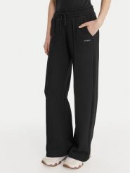 Guess Spodnie dresowe V6RB17 K9V31 Czarny Regular Fit. Czarne spodnie dresowe damskie Guess, l, z aplikacjami, z bawełny. Za 349.99 zł.