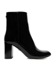 Nine West Botki CEO-TALA-01 Czarny. Czarne botki damskie Nine West, z materiału, bez obcasa, na słupku, bez zapięcia. Za 279.99 zł.