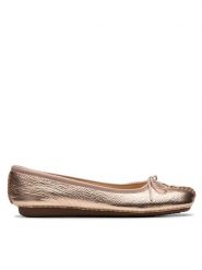 Clarks Baleriny Freckle Ice 26181353 Złoty. Żółte balerinki damskie Clarks, bez wzorów, ze skóry. Za 259.99 zł.