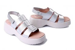 WONDERS D-9724 plata, sandały damskie. Szare sandały damskie Wonders, bez wzorów, ze skóry, bez obcasa, bez zapięcia. Za 407.92 zł.