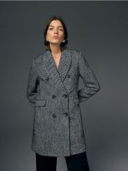 Dwurzędowy płaszcz z dodatkiem wełny - szary. Szare płaszcze damskie Reserved, l, bez wzorów, z tkaniny, bez kaptura. W wyprzedaży za 179.99 zł.