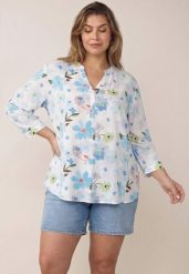 Niebieska Koszula Wiskozowa w Kwiaty Syro. Niebieskie koszule damskie Born2be, l, bez wzorów, z jeansu, bez kołnierzyka, plus size, bez ramiączek. Za 69.99 zł.