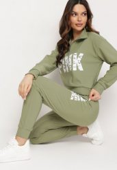 Zielony Komplet Ozdobiony Napisem z Nadrukiem Bluza i Spodnie Junivea. Zielone bluzy damskie Born2be, l, bez wzorów, bez kaptura. Za 79.99 zł.
