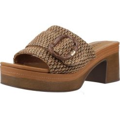 Sandały CARMELA 163158CA Brązowy. Brązowe sandały damskie Carmela, bez wzorów, z syntetyku, bez obcasa, bez zapięcia. Za 281.99 zł.