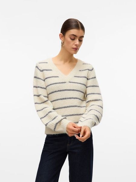 Vero Moda Sweter w kolorze kremowym rozmiar: M. Brązowe swetry klasyczne damskie Vero Moda, m, z materiału, bez kołnierzyka. Za 113.36 zł.