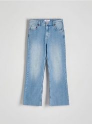 Jeansy mini flare z wysokim stanem - niebieski. Niebieskie jeansy damskie Reserved, z podwyższonym stanem. W wyprzedaży za 49.99 zł.