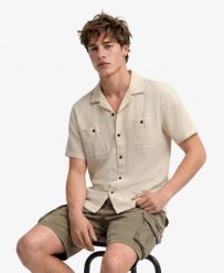Superdry Koszula krótki rękaw The Merchant Store z fakturowanej bawełny. Brązowe koszule damskie Superdry, m, bez wzorów, z bawełny, eleganckie, bez kołnierzyka, bez ramiączek. Za 335.65 zł.