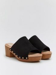 Bellucci Klapki w kolorze czarnym rozmiar: 38. Czarne klapki damskie Bellucci, bez wzorów, z otwartym noskiem, bez obcasa, bez zapięcia. Za 131.45 zł.