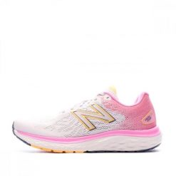 Buty do chodzenia damskie New Balance Fresh Foam 680V7. Białe obuwie sportowe damskie New Balance, z gumy, bez zapięcia, do biegania. Za 435.00 zł.