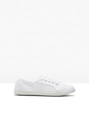 Sneakersy. Białe obuwie sportowe casual damskie bonprix, z koronki, bez zapięcia. Za 97.99 zł.