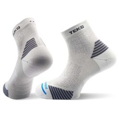 Skarpety do biegania Teko ecoRUN Mini Crew Light Half Cushion 2.0. Białe skarpetki damskie TEKO, bez wzorów, z materiału. Za 31.00 zł.