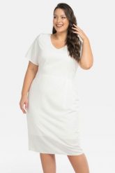 Sukienka elegancka z podszewką i drapowaniem w pasie HILLS ecru. Sukienki damskie KARKO, bez wzorów, z elastanu, biznesowe, bez ramiączek. Za 189.50 zł.