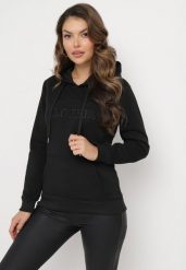 Czarna Dzianinowa Bluza z Kapturem i Haftowanym Napisem Athendra. Czarne bluzy damskie Born2be, l, z aplikacjami, z dzianiny, z kapturem. Za 84.99 zł.