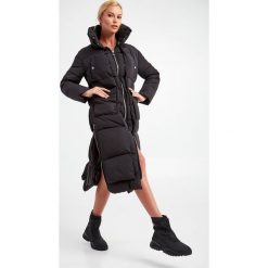 Płaszcz pikowany PATRIZIA PEPE. Płaszcze damskie Patrizia Pepe, bez wzorów, bez kaptura. Za 2,639.00 zł.